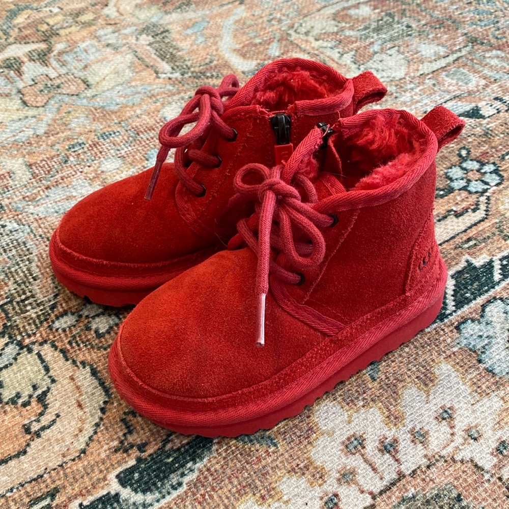 Ugg Red Size 9